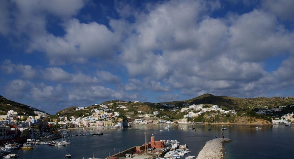 B&B La Terrazza Sul Porto Ponza Kültér fotó